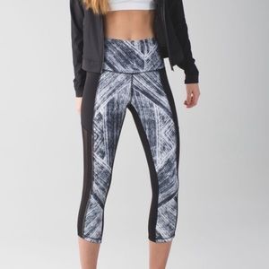 LULULEMON Hot To Street Crop Heat Wave White Black